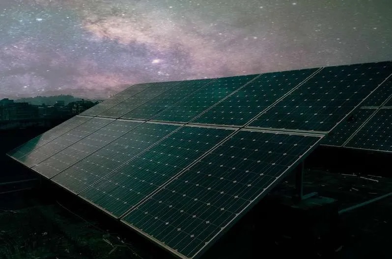 How effective are solar collectors at night?